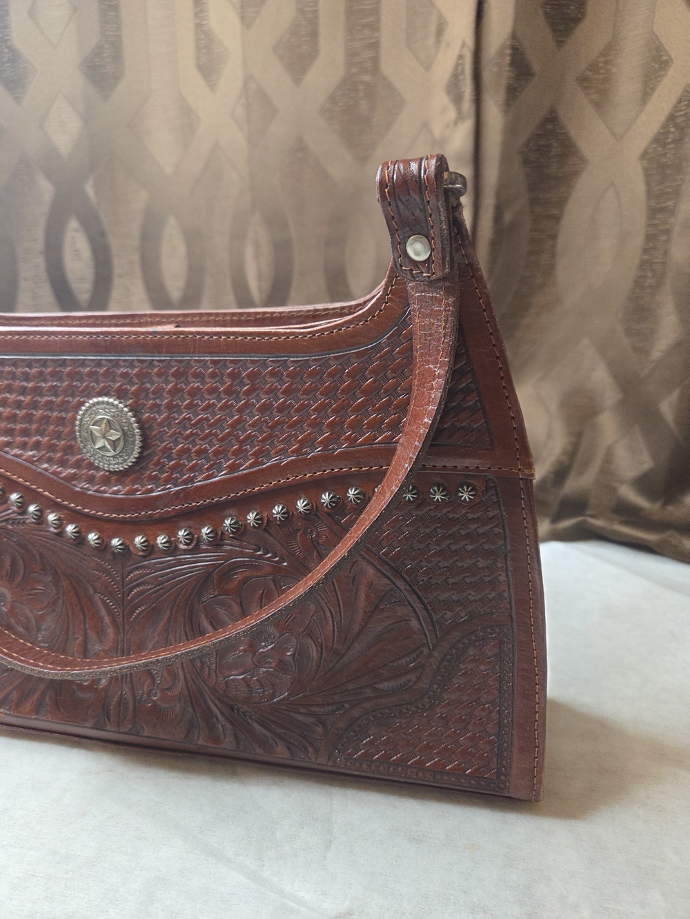 American West Hand-Tooled Chestnut Brown Leather Shoulder Bag with Concho - Picture 3 of 12